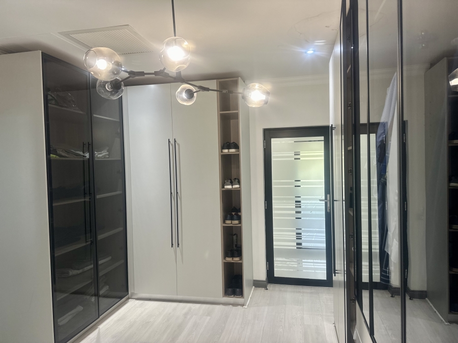 5 Bedroom Property for Sale in Copperleaf Estate Gauteng