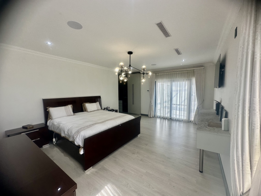 5 Bedroom Property for Sale in Copperleaf Estate Gauteng