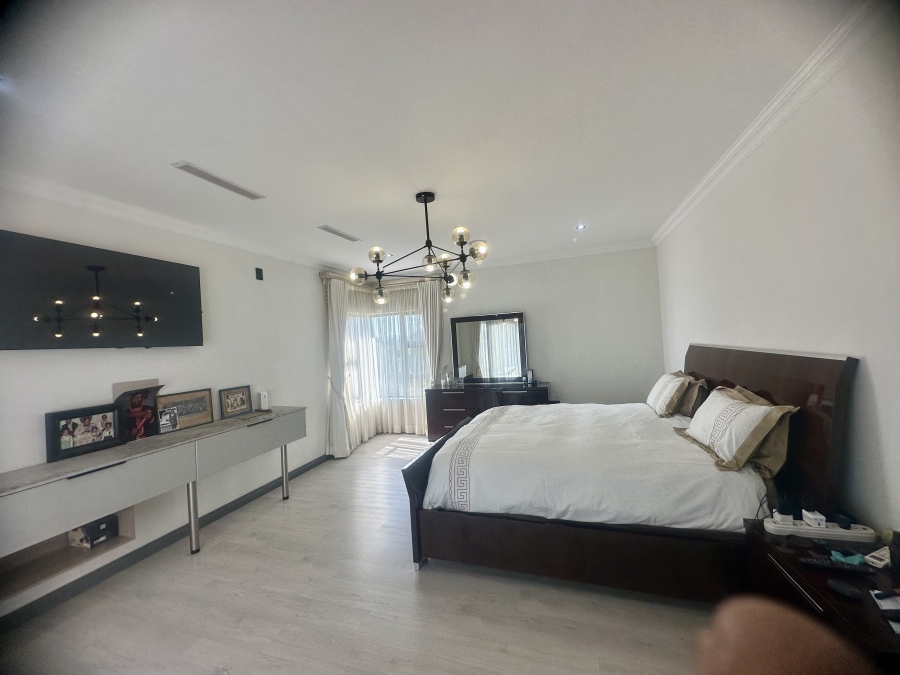 5 Bedroom Property for Sale in Copperleaf Estate Gauteng