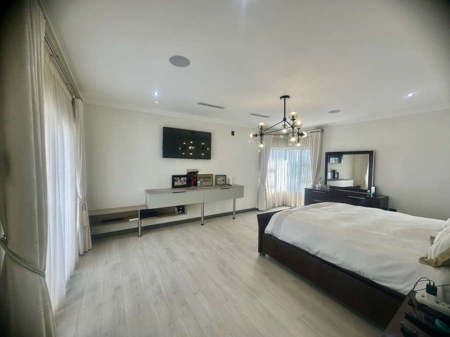 5 Bedroom Property for Sale in Copperleaf Estate Gauteng