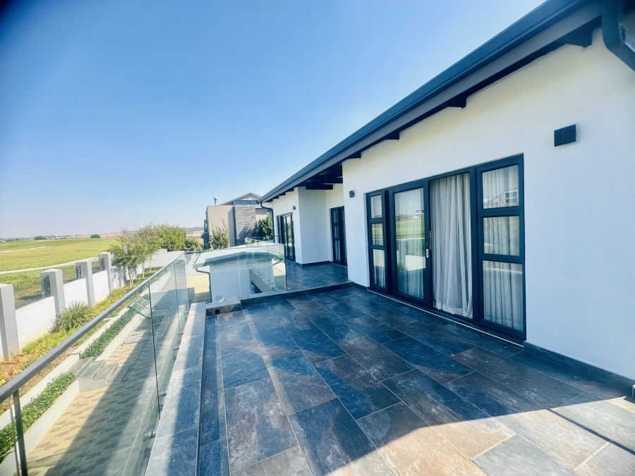 5 Bedroom Property for Sale in Copperleaf Estate Gauteng