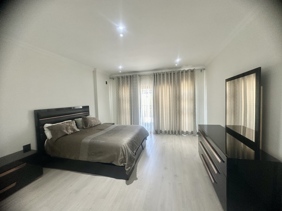 5 Bedroom Property for Sale in Copperleaf Estate Gauteng