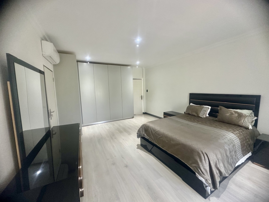 5 Bedroom Property for Sale in Copperleaf Estate Gauteng