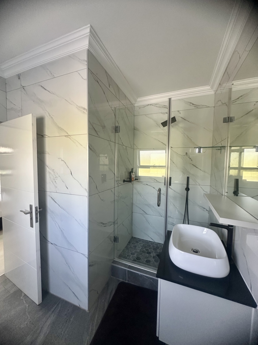 5 Bedroom Property for Sale in Copperleaf Estate Gauteng