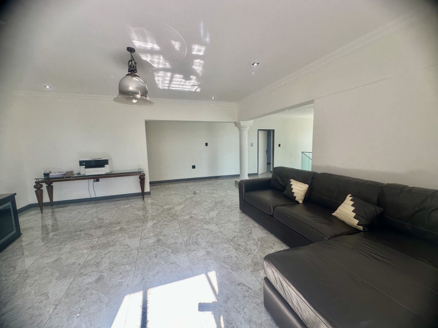 5 Bedroom Property for Sale in Copperleaf Estate Gauteng