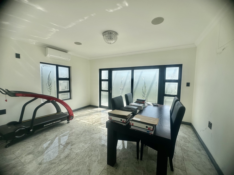 5 Bedroom Property for Sale in Copperleaf Estate Gauteng