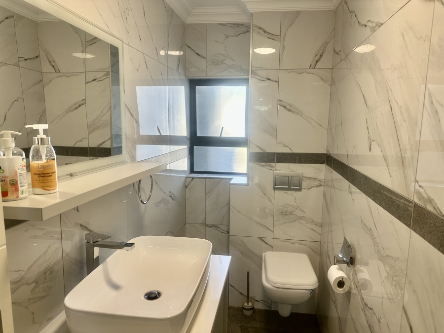 5 Bedroom Property for Sale in Copperleaf Estate Gauteng