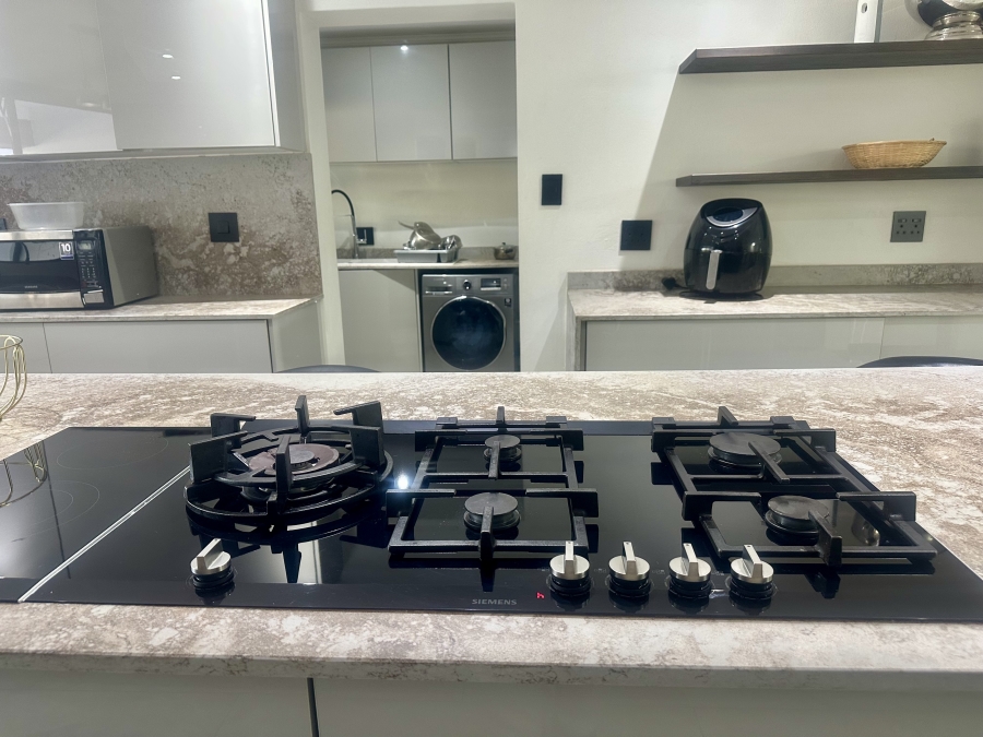 5 Bedroom Property for Sale in Copperleaf Estate Gauteng