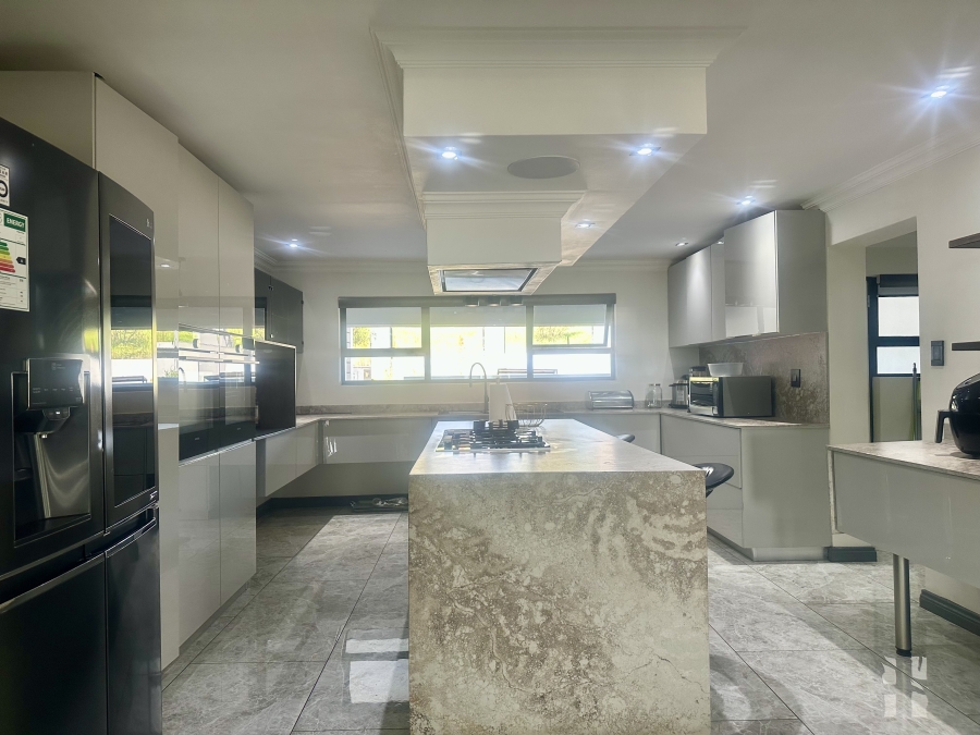 5 Bedroom Property for Sale in Copperleaf Estate Gauteng