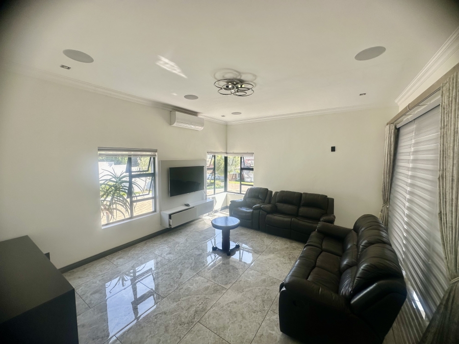 5 Bedroom Property for Sale in Copperleaf Estate Gauteng