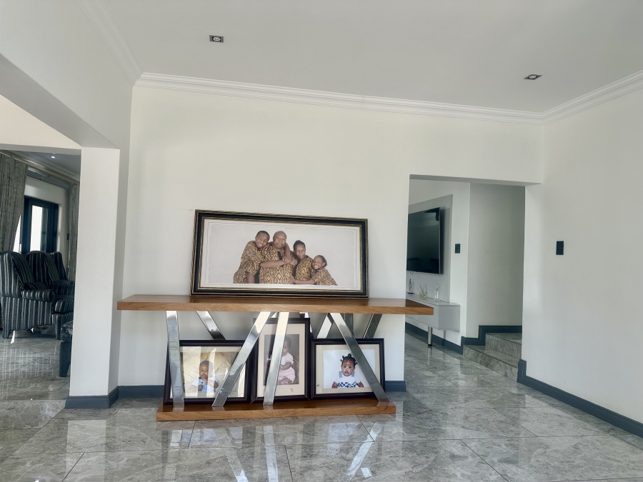 5 Bedroom Property for Sale in Copperleaf Estate Gauteng