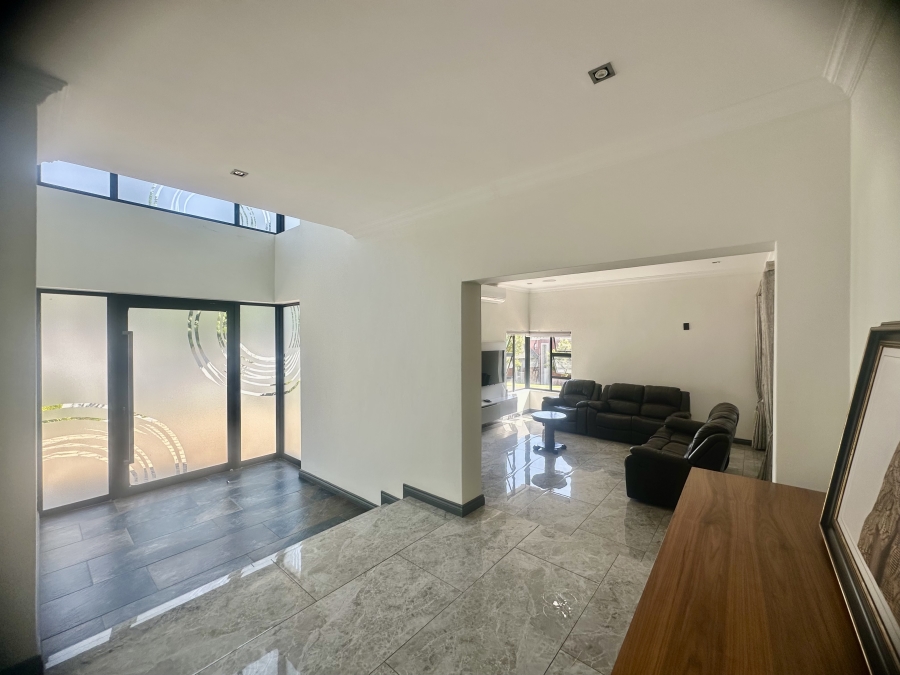5 Bedroom Property for Sale in Copperleaf Estate Gauteng