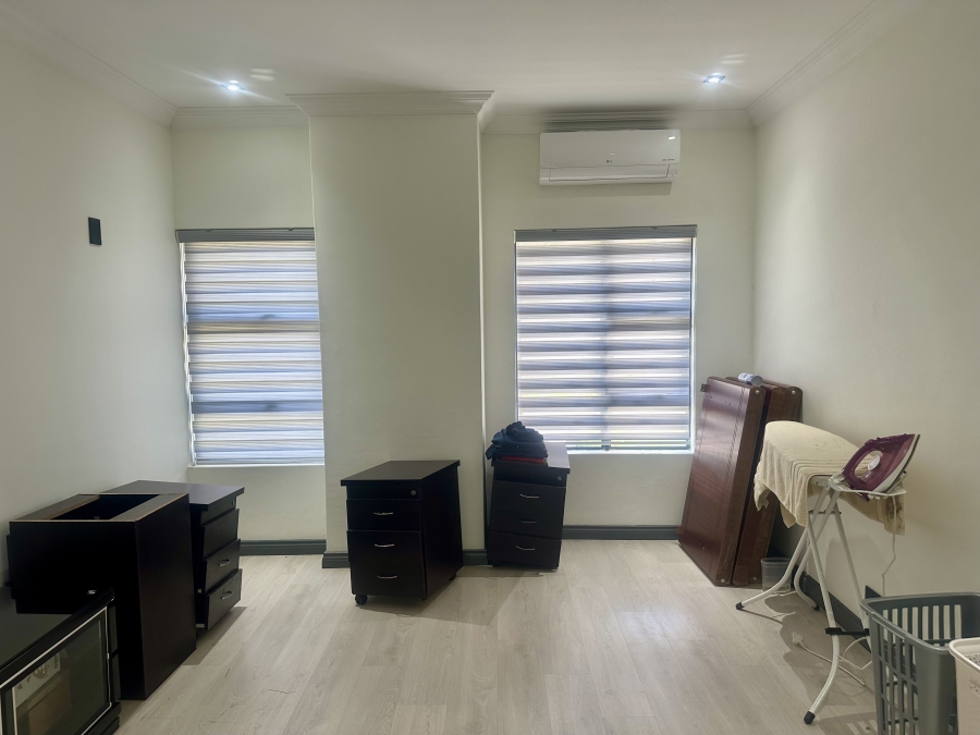 5 Bedroom Property for Sale in Copperleaf Estate Gauteng