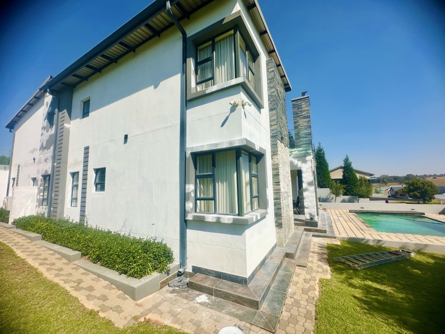 5 Bedroom Property for Sale in Copperleaf Estate Gauteng
