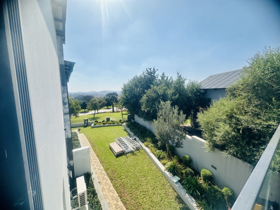 5 Bedroom Property for Sale in Copperleaf Estate Gauteng