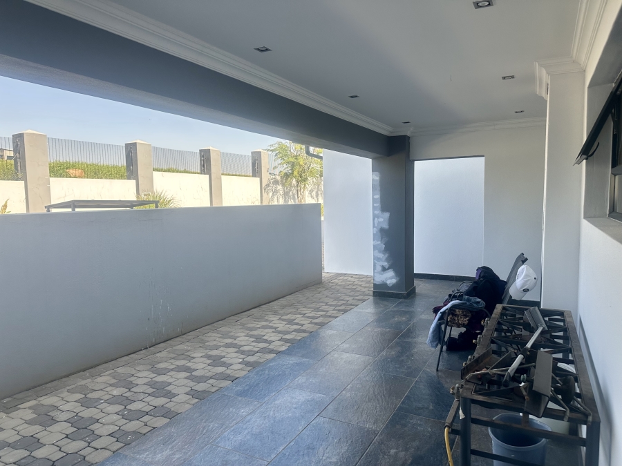 5 Bedroom Property for Sale in Copperleaf Estate Gauteng