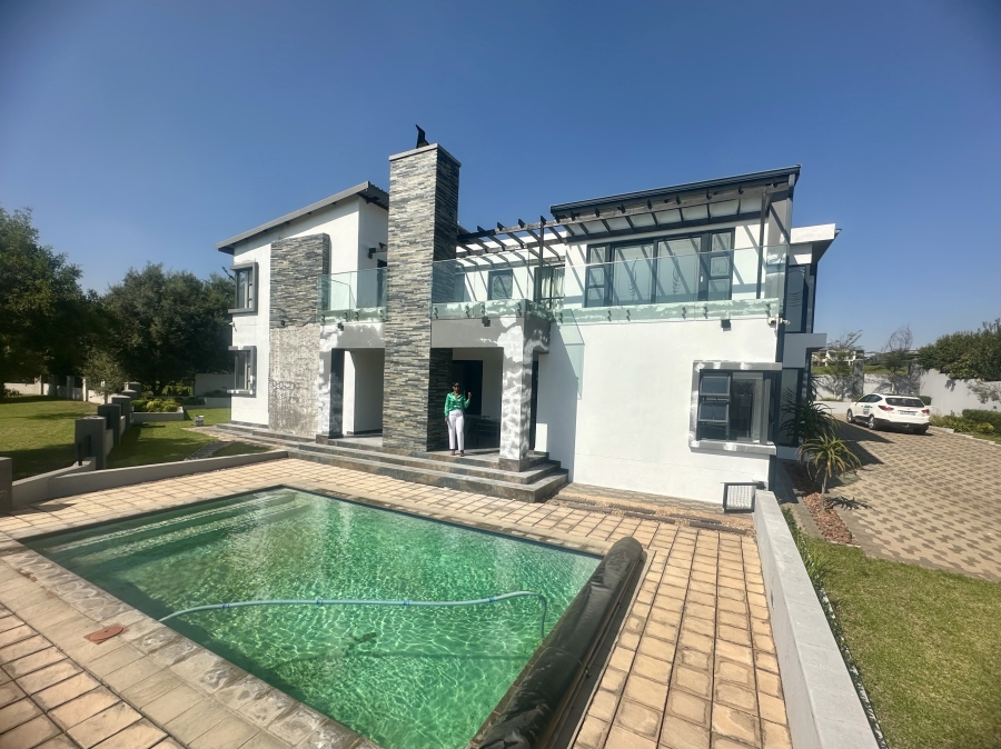 5 Bedroom Property for Sale in Copperleaf Estate Gauteng