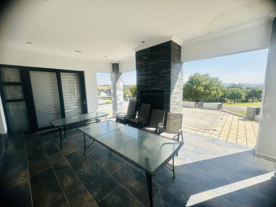 5 Bedroom Property for Sale in Copperleaf Estate Gauteng