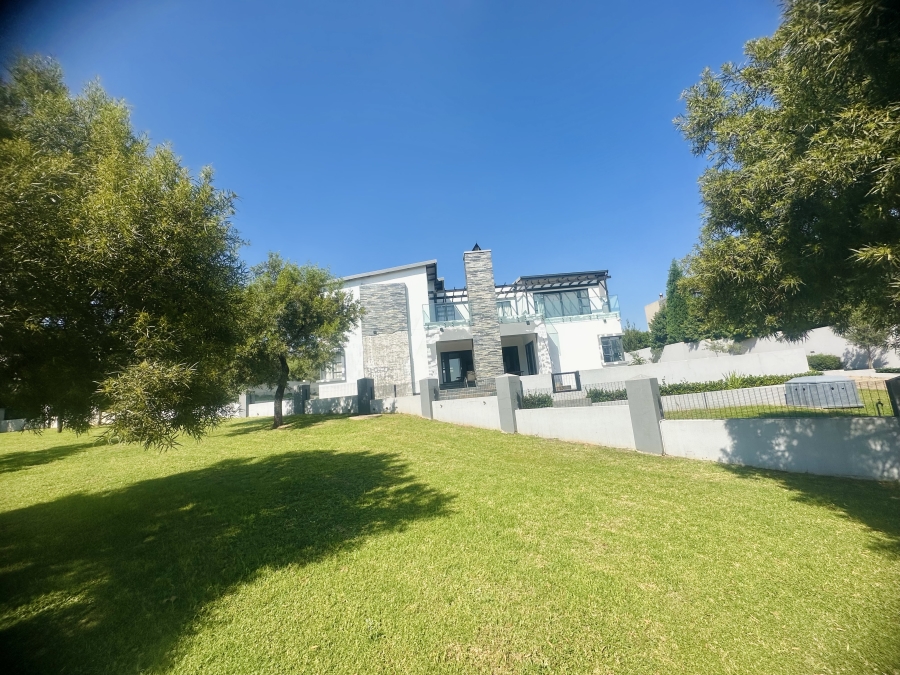 5 Bedroom Property for Sale in Copperleaf Estate Gauteng