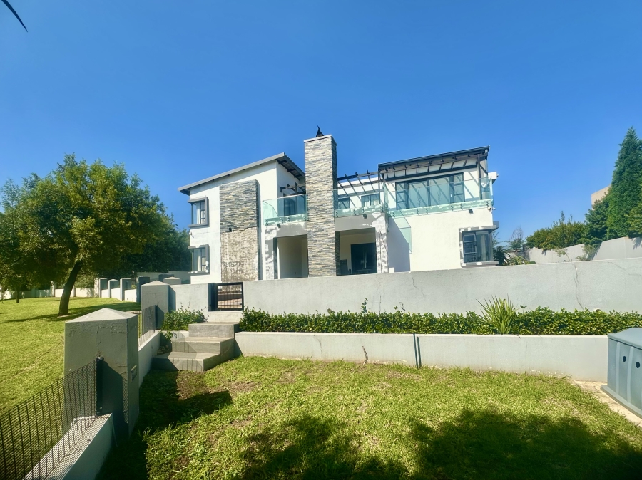 5 Bedroom Property for Sale in Copperleaf Estate Gauteng