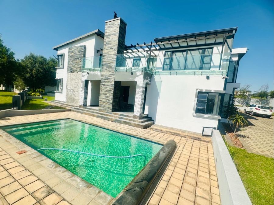 5 Bedroom Property for Sale in Copperleaf Estate Gauteng