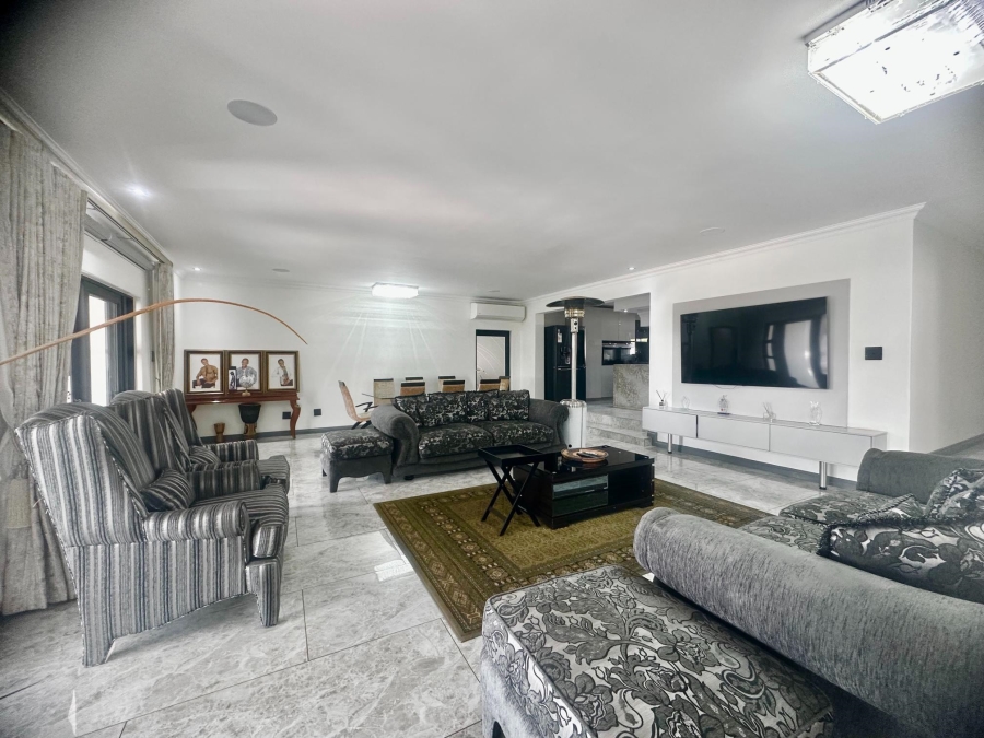 5 Bedroom Property for Sale in Copperleaf Estate Gauteng