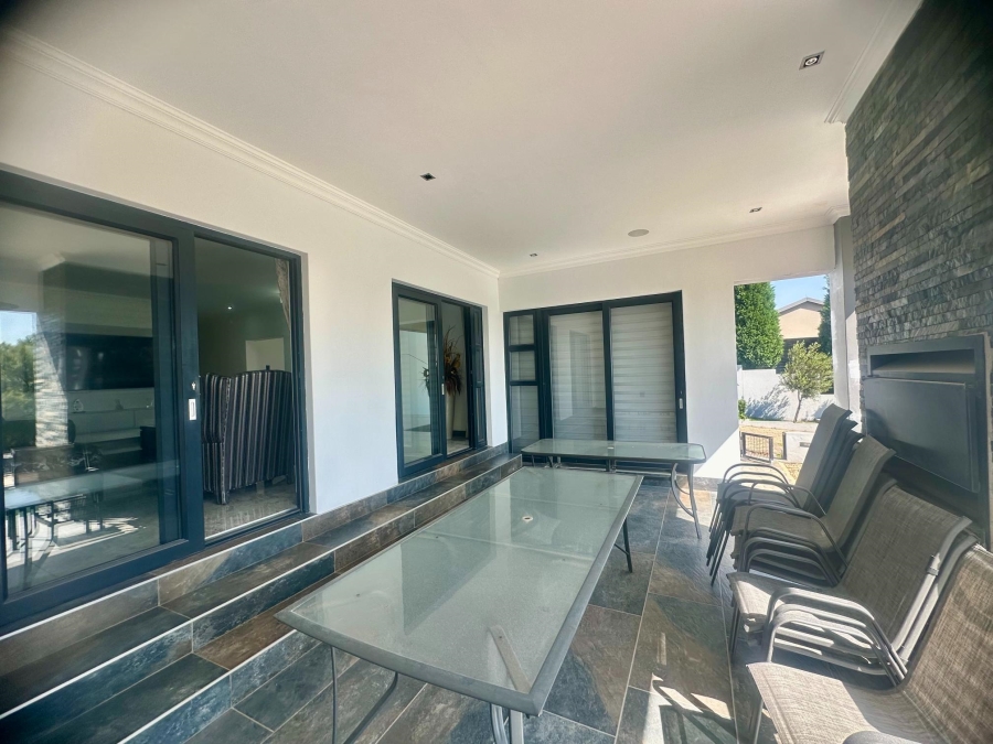 5 Bedroom Property for Sale in Copperleaf Estate Gauteng