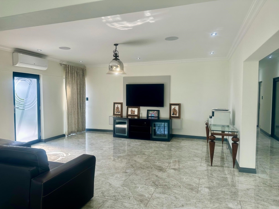 5 Bedroom Property for Sale in Copperleaf Estate Gauteng