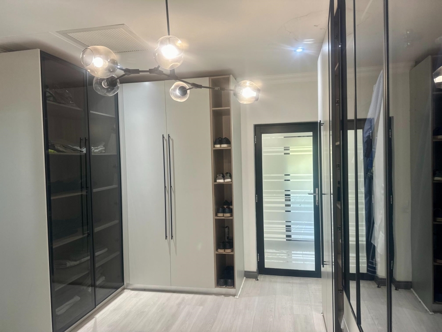 5 Bedroom Property for Sale in Copperleaf Estate Gauteng