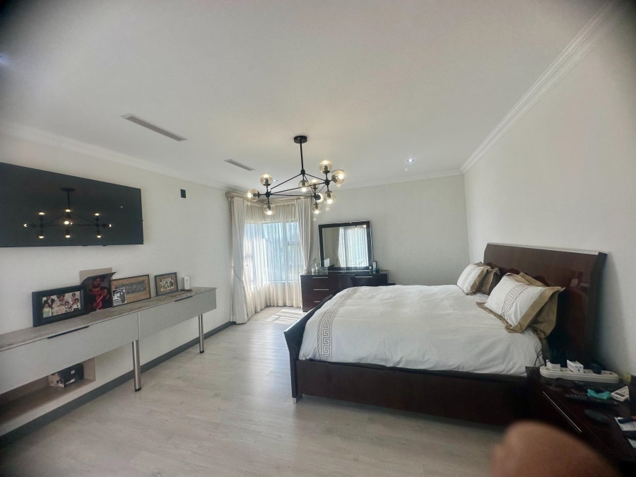 5 Bedroom Property for Sale in Copperleaf Estate Gauteng