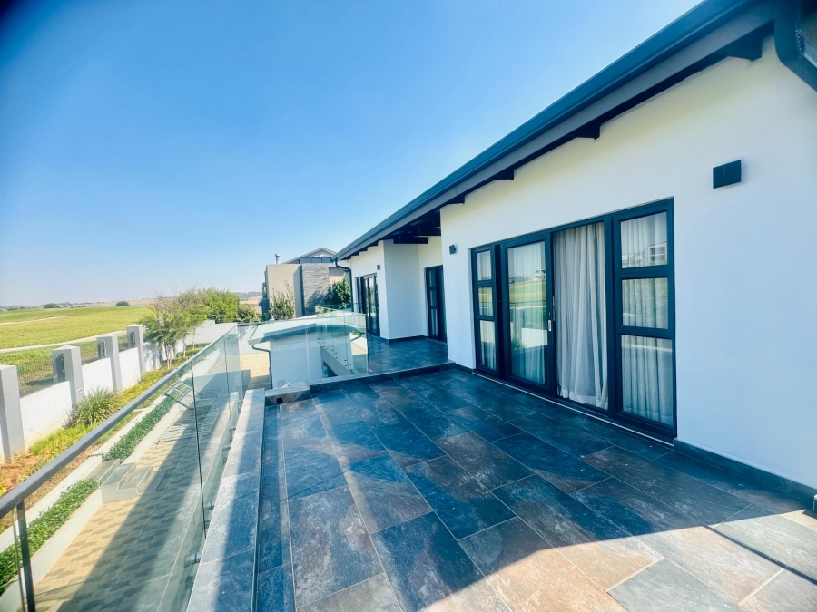 5 Bedroom Property for Sale in Copperleaf Estate Gauteng