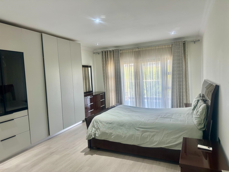 5 Bedroom Property for Sale in Copperleaf Estate Gauteng