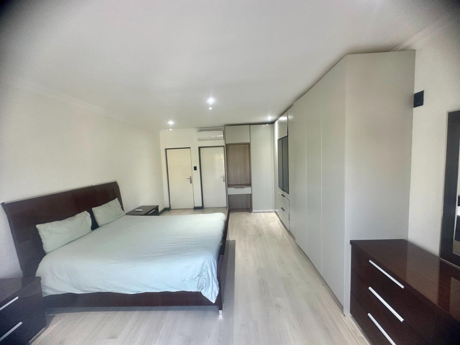 5 Bedroom Property for Sale in Copperleaf Estate Gauteng