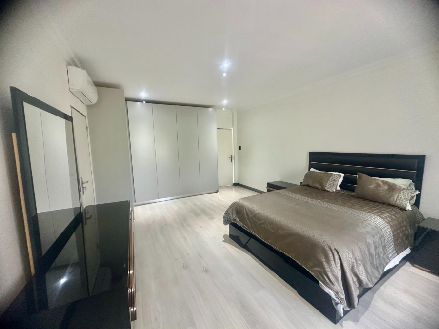 5 Bedroom Property for Sale in Copperleaf Estate Gauteng