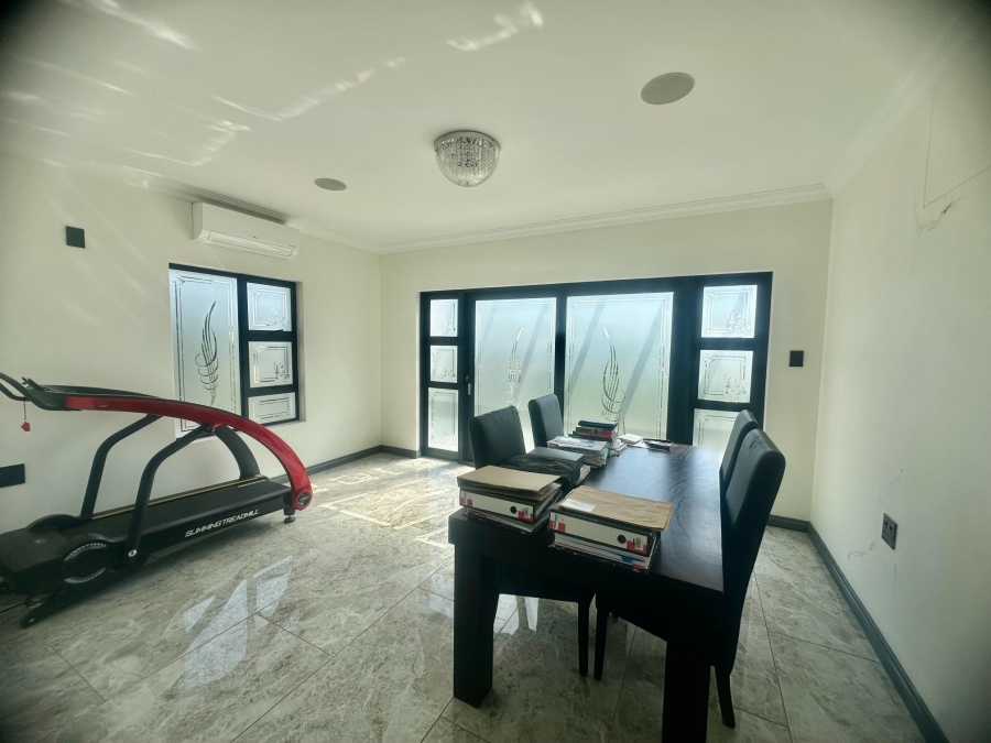 5 Bedroom Property for Sale in Copperleaf Estate Gauteng