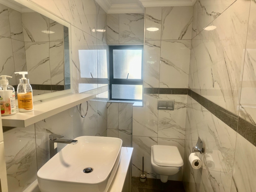 5 Bedroom Property for Sale in Copperleaf Estate Gauteng