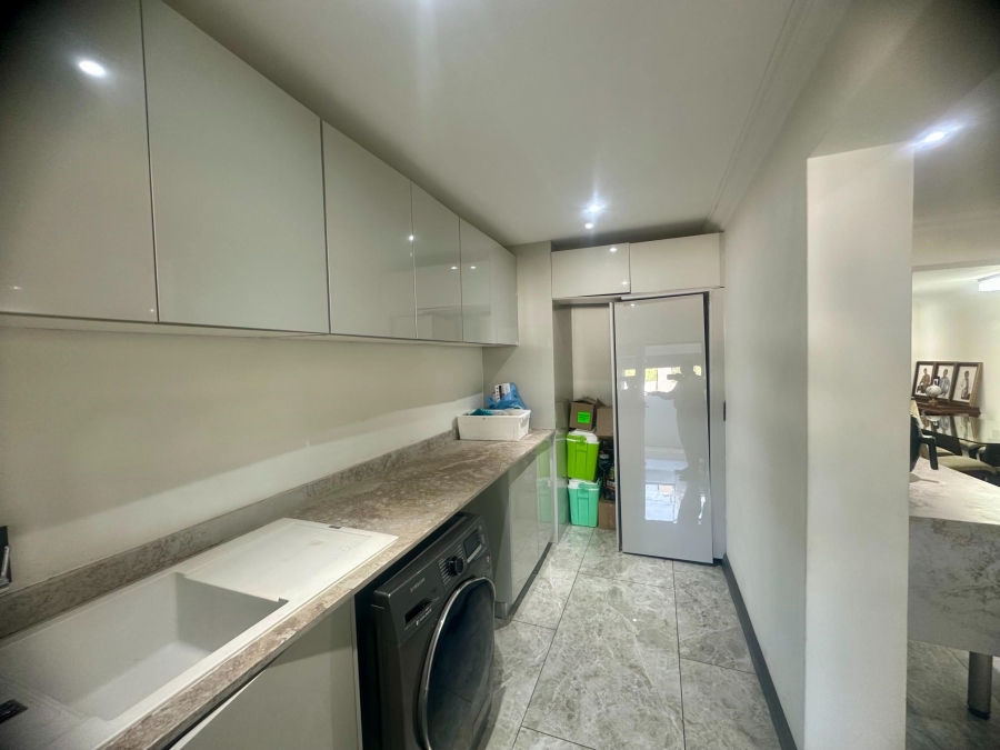 5 Bedroom Property for Sale in Copperleaf Estate Gauteng