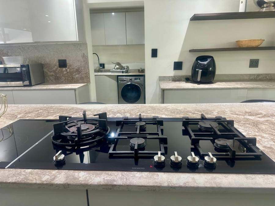 5 Bedroom Property for Sale in Copperleaf Estate Gauteng