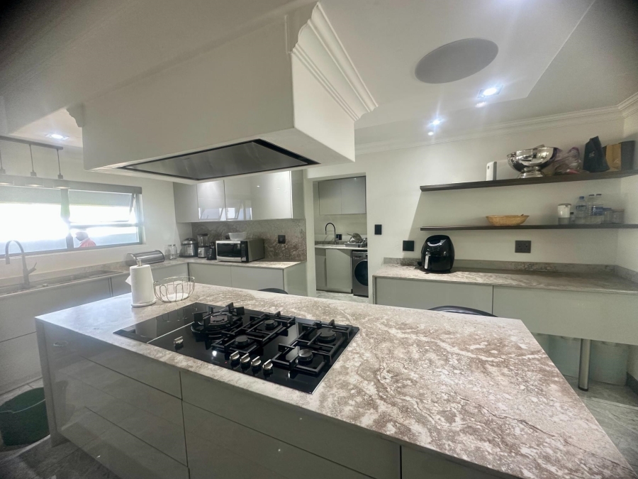 5 Bedroom Property for Sale in Copperleaf Estate Gauteng