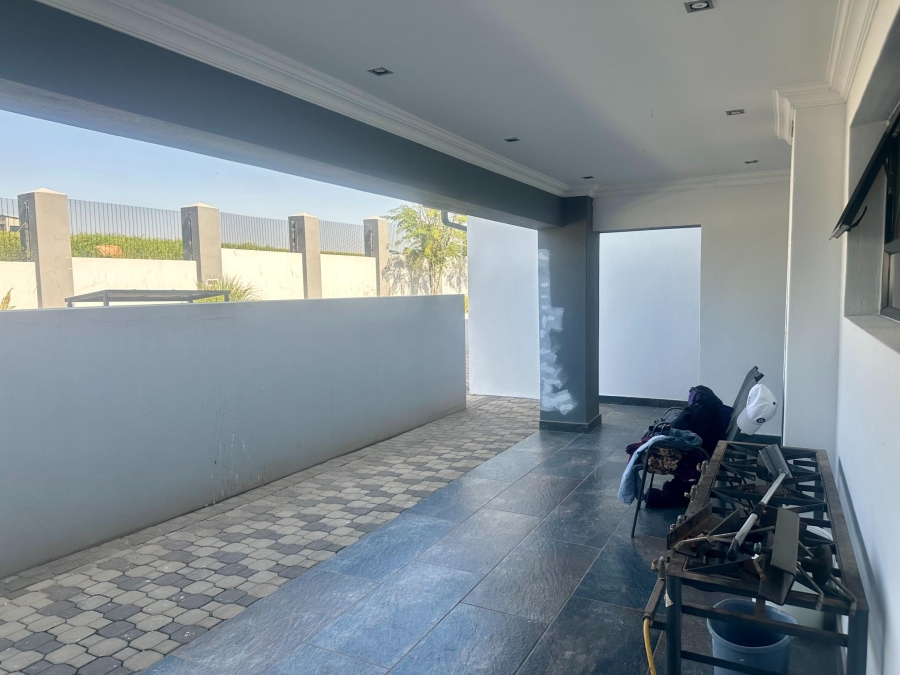 5 Bedroom Property for Sale in Copperleaf Estate Gauteng