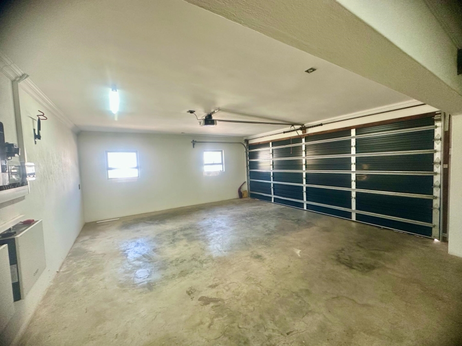 5 Bedroom Property for Sale in Copperleaf Estate Gauteng