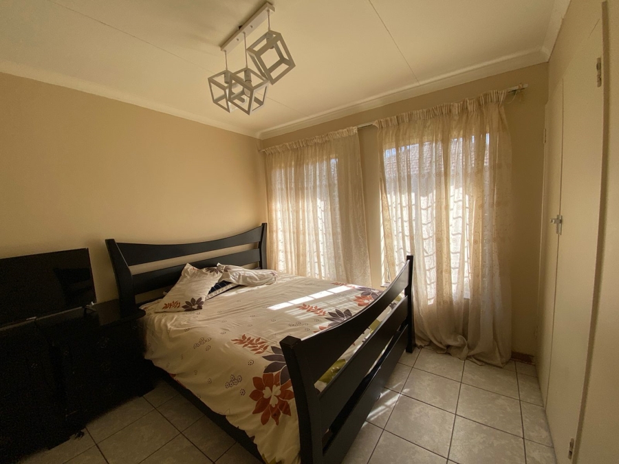 4 Bedroom Property for Sale in Albertsdal Gauteng