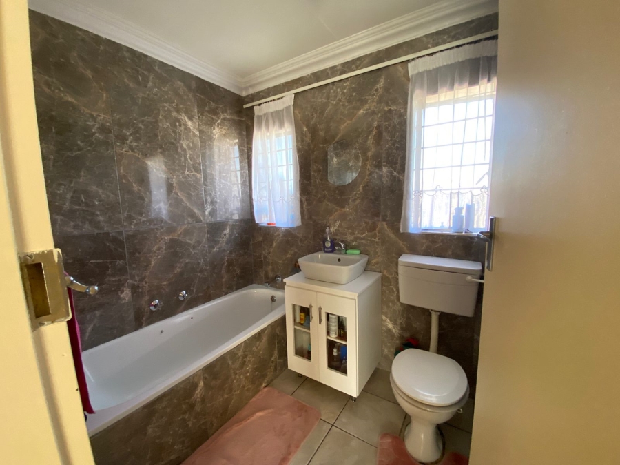 4 Bedroom Property for Sale in Albertsdal Gauteng