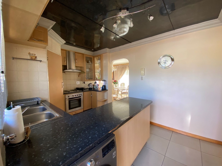 4 Bedroom Property for Sale in Albertsdal Gauteng