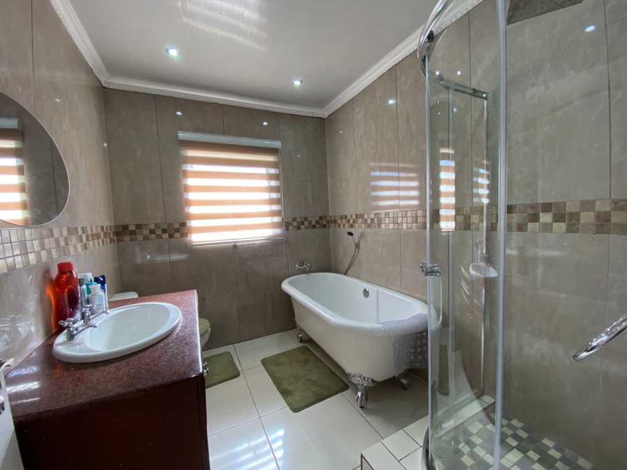 4 Bedroom Property for Sale in Albertsdal Gauteng