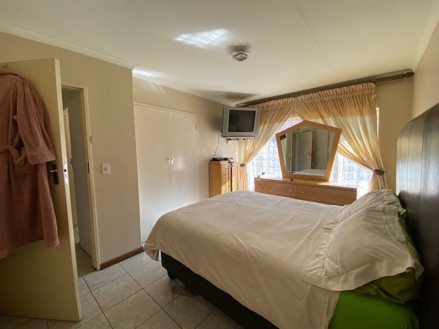4 Bedroom Property for Sale in Albertsdal Gauteng