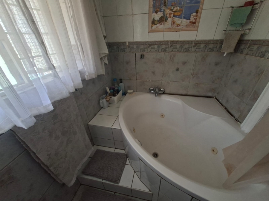 4 Bedroom Property for Sale in Krugersdorp North Gauteng