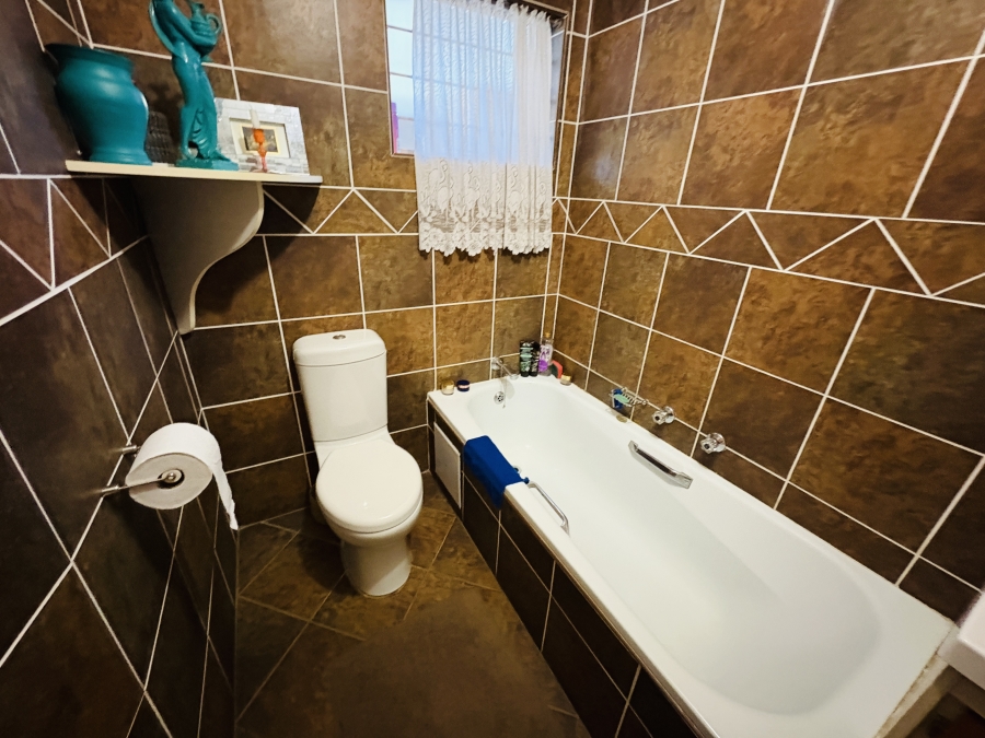 2 Bedroom Property for Sale in Amandasig Gauteng