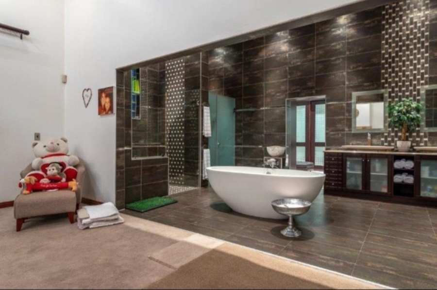 6 Bedroom Property for Sale in Meyersdal Gauteng