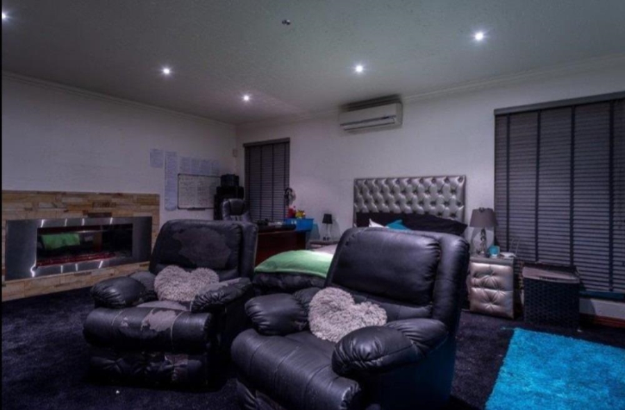 6 Bedroom Property for Sale in Meyersdal Gauteng